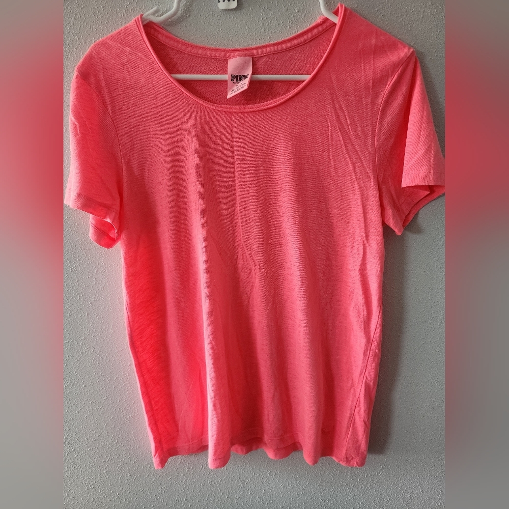 Pink hot pink t-shirt. Size m
